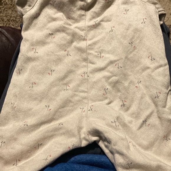 Zara Kids One Piece in Light Beige with little flowers on it. - Picture 8 of 8